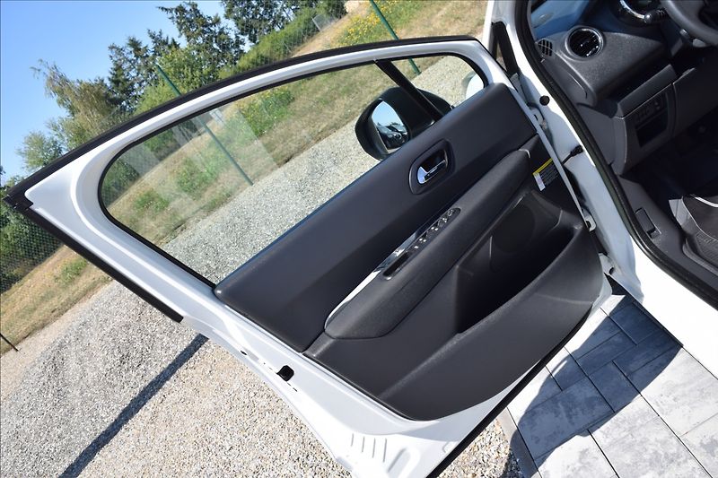 Peugeot 5008 1,6 HDI 84KW AUTOMAT PO SERVIS - fotka 27 z 49