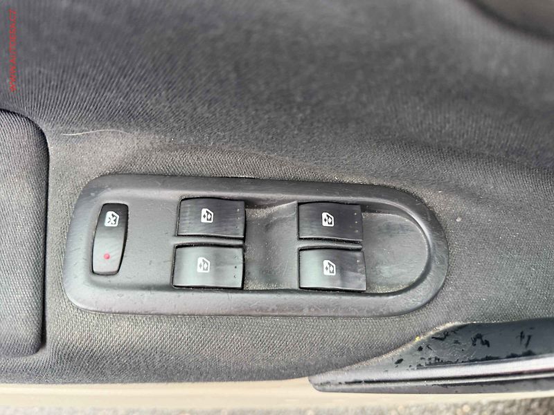 Renault Mégane (2004) 1.4i - fotka 10 z 17