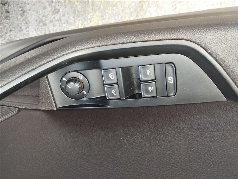 Škoda Superb 2,0 TDi 110KW LAURIN/KLEMENT - fotka 17 z 20