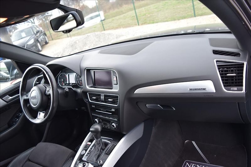 Audi Q5 3,0 V6 180KW S-LINE AUTOMAT - fotka 22 z 57
