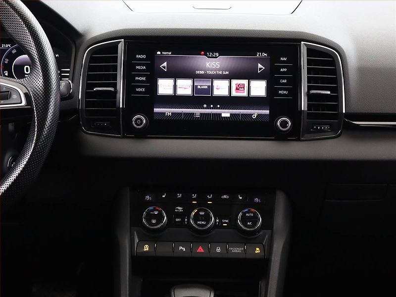 Škoda Karoq (2019) Style 1.5 TSI, Automat, Navi - fotka 10 z 24