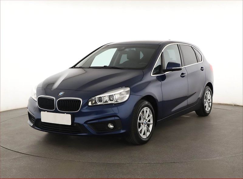 BMW Řada 2 (2015) 218i Active Tourer, Automat - fotka 2 z 15