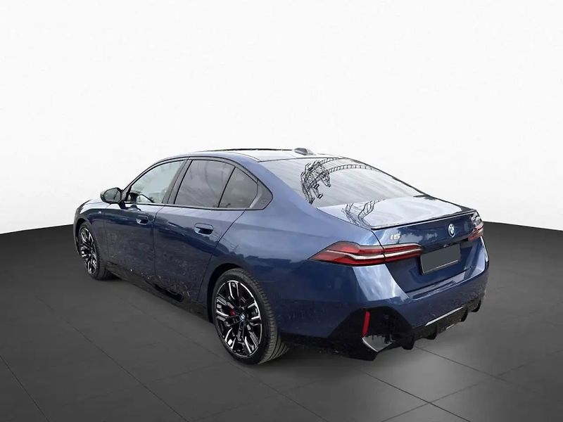 BMW i5 M60 xDrive M-Sport Pro B&W Pan - fotka 4 z 10