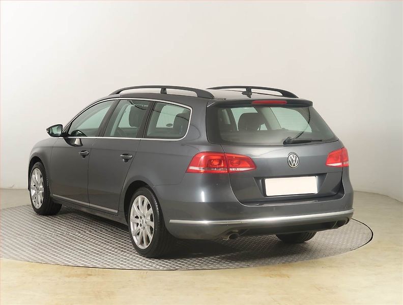 Volkswagen Passat (2012) 1.6 TDI, Park. senzory - fotka 4 z 18