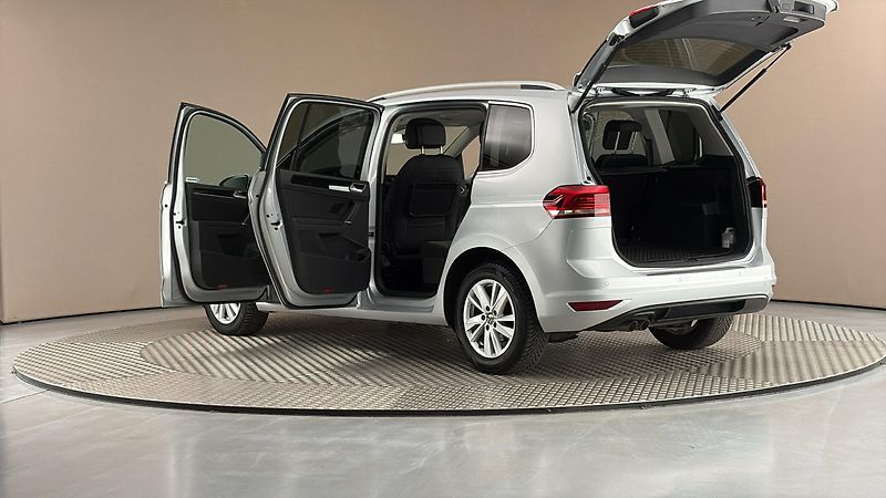 Volkswagen Touran 2.0 TDI DSG Highline - fotka 7 z 26