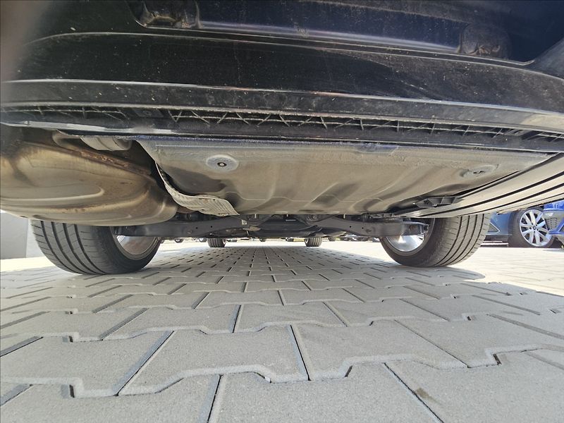 Volkswagen Golf 1,4TSi R-Line Webasto NAVI - fotka 30 z 43