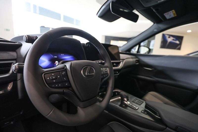 Lexus UX 300h 300h 2.0L HEV F SPORT DESIGN - fotka 11 z 14