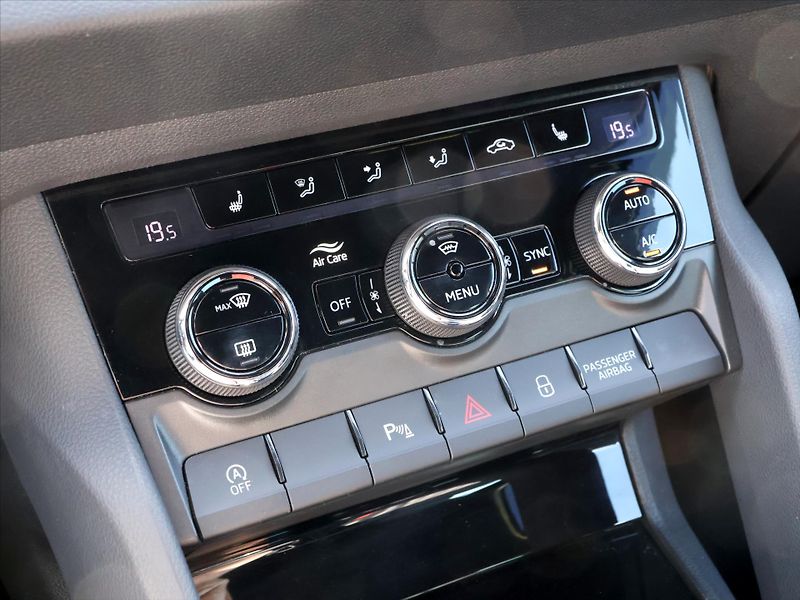 Škoda Karoq 1,5 TSI 110kW DSG Sportline - fotka 19 z 28