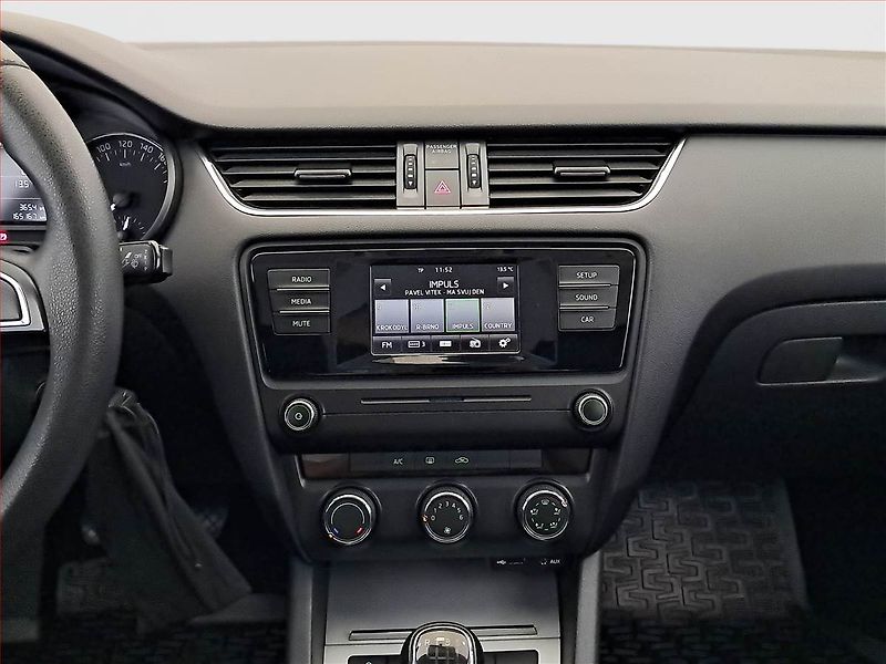 Škoda Octavia (2016) 1.8 TSI, Serv.kniha - fotka 12 z 16