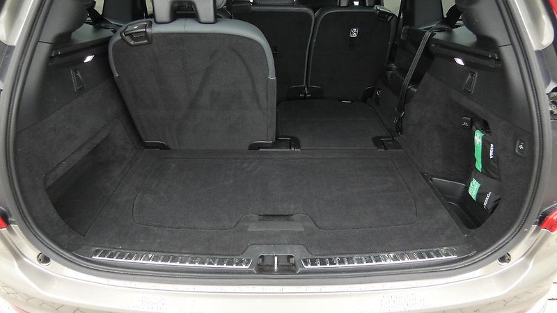 Volvo XC90 B5 AWD Momentum PRO 7 míst - fotka 20 z 27