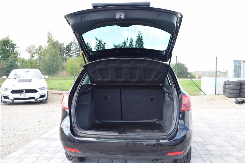 Seat Ibiza 1,6 TDI 66KW PO SERVISE 2XKOLA - fotka 23 z 48
