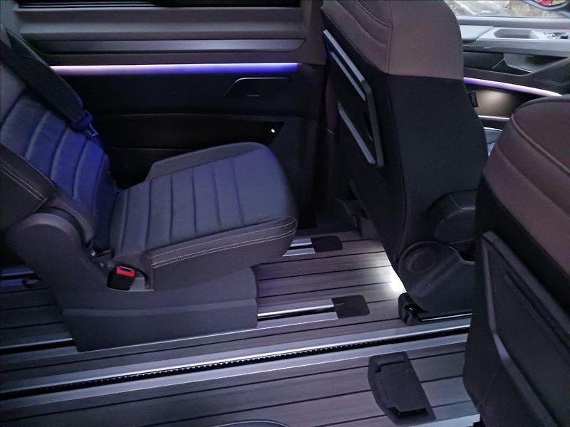 Volkswagen Multivan 2,0 TSI 150kW LONG STYLE - fotka 25 z 27