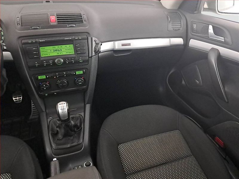 Škoda Octavia (2008) Scout 2.0 TDI, 4X4, Tažné - fotka 8 z 19