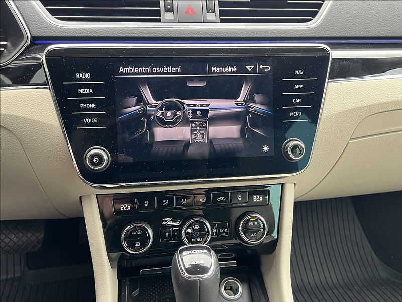 Škoda Superb 2,0 TDI 200HP L&K DSG 4X4 - fotka 31 z 40