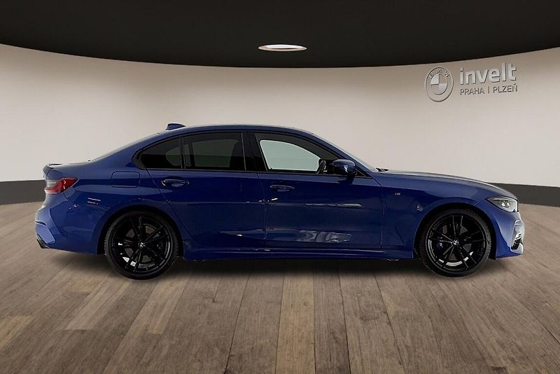 BMW Řada 3 330i xDrive - fotka 2 z 27