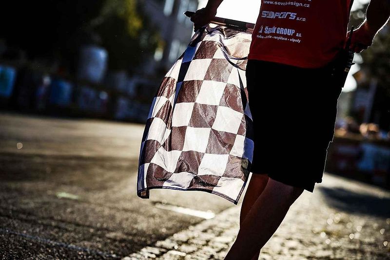 Na unikátní závody supermotardů a čtyřkolek se o víkendu do Moravského Krumlova dorazilo podívat přes tři a půl tisíce diváků.