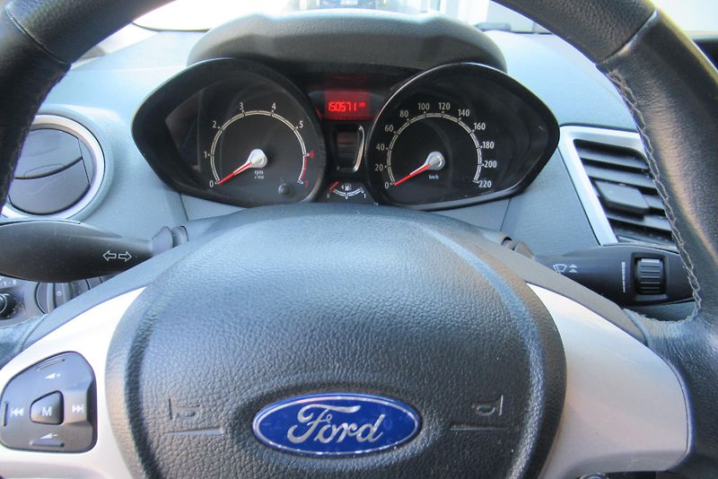 Ford Fiesta 1.2i  KLIMA  KOUPENO V CZ - fotka 12 z 19