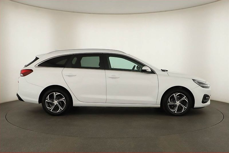 Hyundai i30 (2021) Smart 1.6 CRDi, ČR,1.maj - fotka 6 z 15