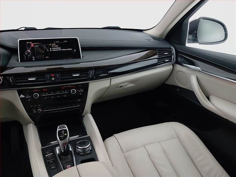 BMW X6 (2015) xDrive30d - fotka 8 z 23
