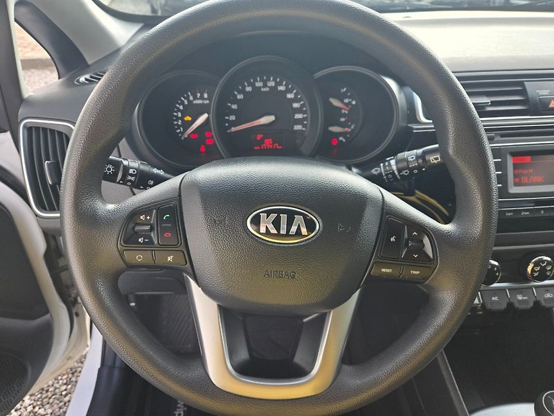 Kia Rio (2015) 1.2 i Zimáky,Serviska - fotka 12 z 25