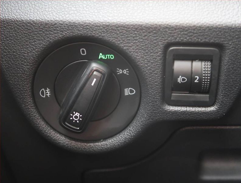 Škoda Kamiq (2022) Ambition Plus 1.0 TSI - fotka 16 z 20