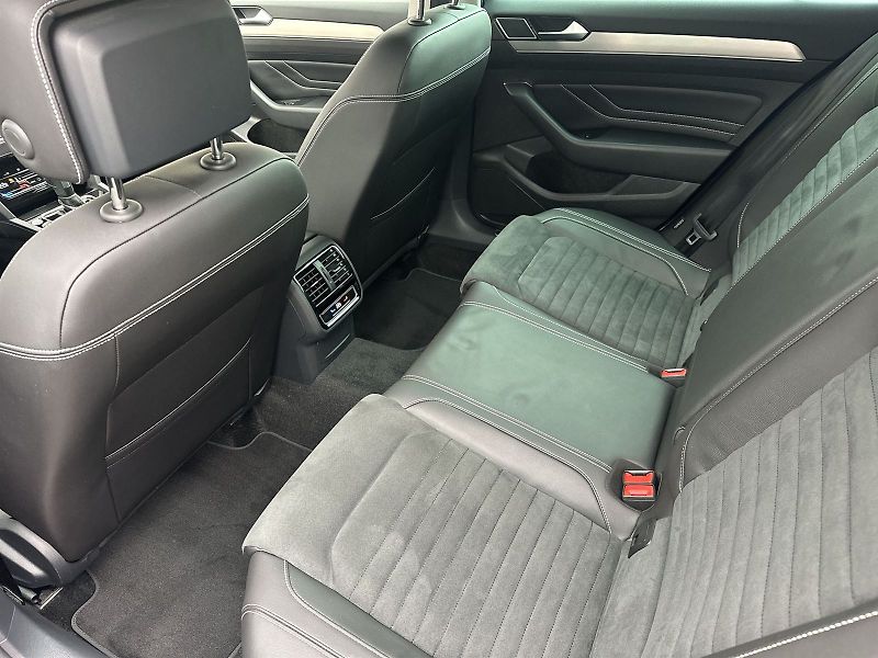 Volkswagen Passat Variant (2023) 2.0 TDI 4Motion DSG R-Line - fotka 9 z 35