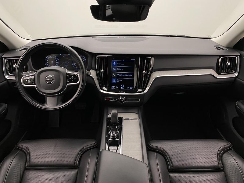 Volvo V60 CC B5 AWD BRIGHT PLUS AUT CZ - fotka 2 z 50
