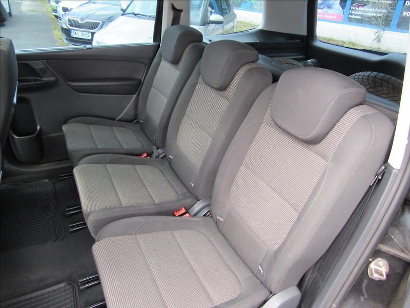 Volkswagen Sharan 2,0 TDi 103kW 5 míst - fotka 10 z 35
