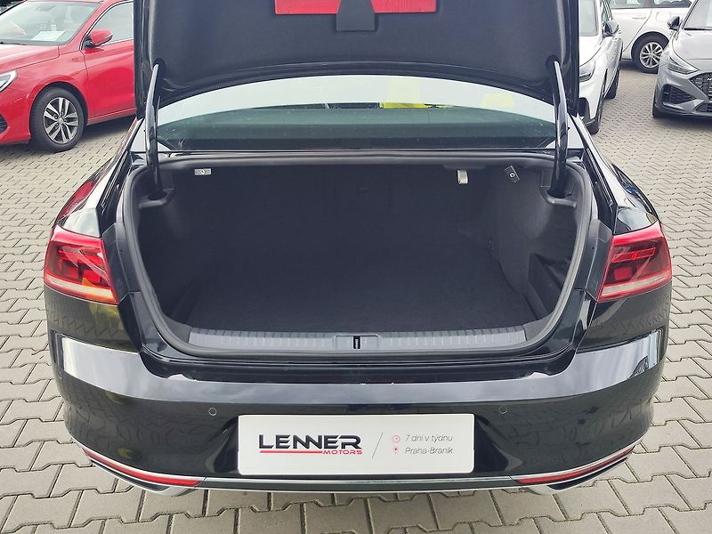 Volkswagen Passat 2.0 TDI/110kW Elegance - fotka 9 z 34