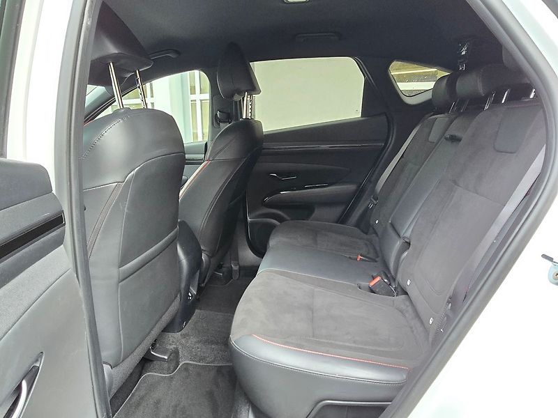 Hyundai Tucson 1.6CRDi NLine, serv.kn.,1.maj. - fotka 24 z 27