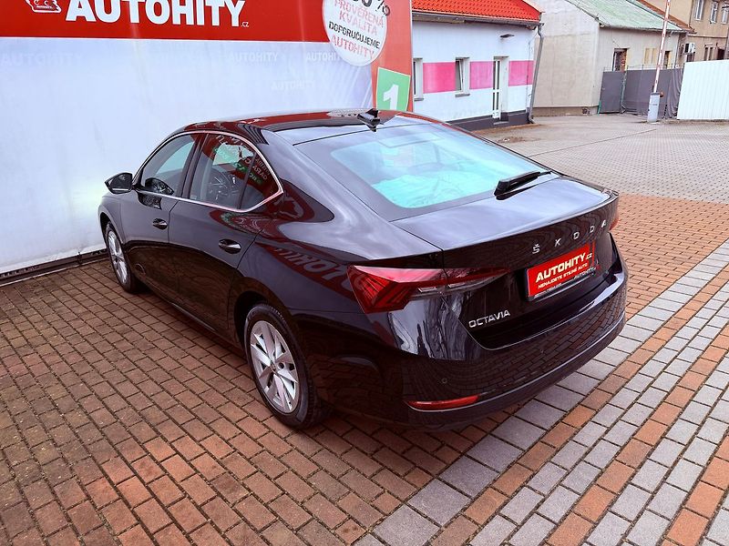 Škoda Octavia 2.0 TDi Style, ČR, 1.Maj, Serv - fotka 9 z 33