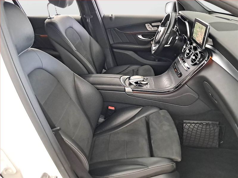 Mercedes-Benz GLC (2016) AMG line 250 d - fotka 9 z 21