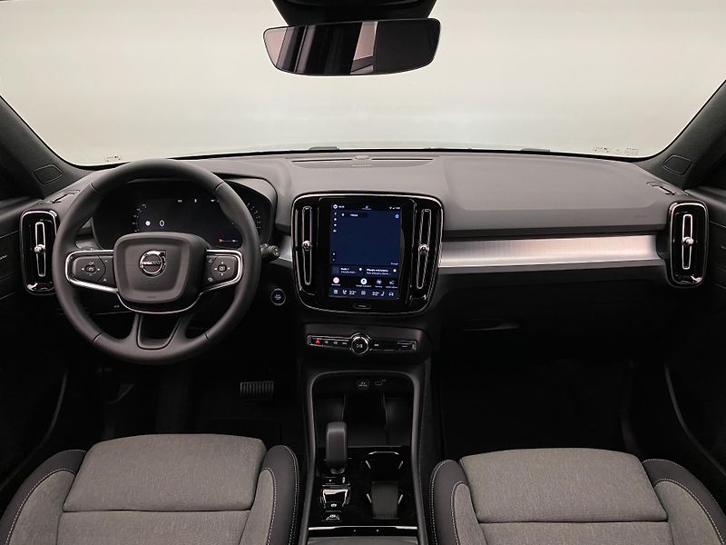 Volvo XC40 (2026) B4 AUT DARK PLUS - fotka 2 z 61