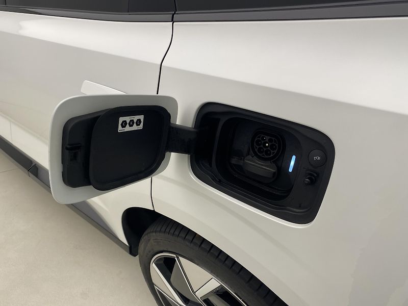 Volvo EX90 PURE ELECTRIC TWIN ULTRA 7m - fotka 38 z 57