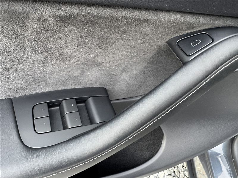 Tesla Model Y 0,0 RWD SoH 94% - fotka 24 z 50