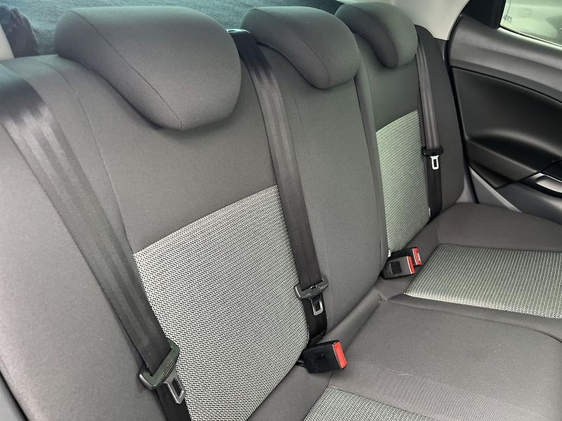 Seat Ibiza 1.4i 16v 63kw KLIMA PŮVOD ČR - fotka 25 z 37