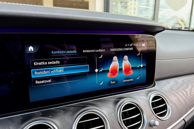 Mercedes-Benz Třídy E (2020) E 220d 4Matic AMG Line - fotka 82 z 112