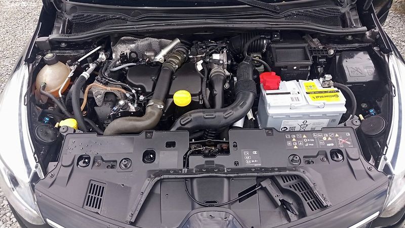 Renault Clio (2016) - fotka 16 z 32
