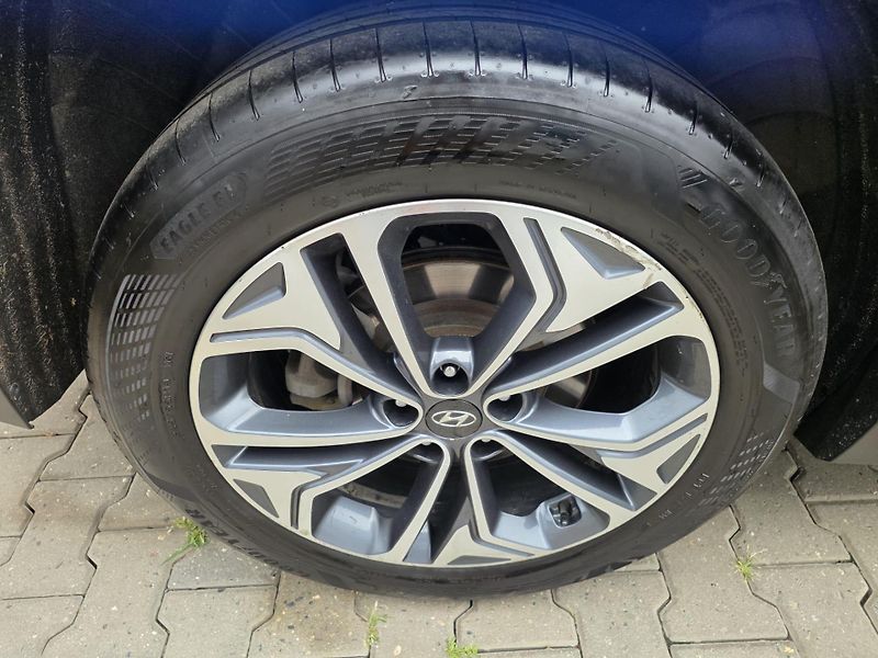 Hyundai Santa Fe 2.2-PREMIUM-AUTOMAT-KŮŽE - fotka 31 z 35