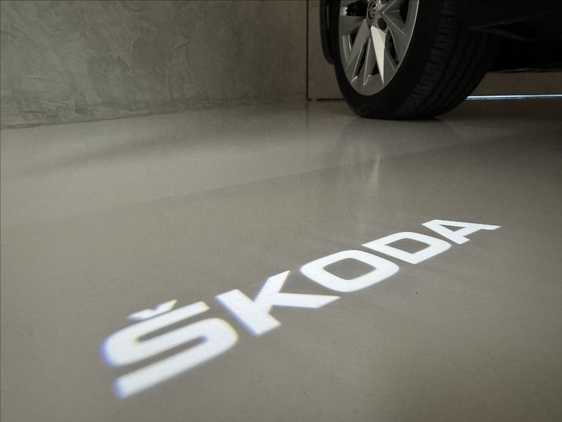 Škoda Octavia 2,0 TDi  DSG Tour Virtual LED - fotka 44 z 45