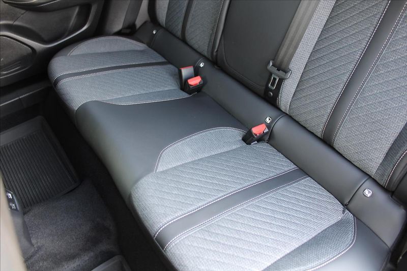 Peugeot 2008 1,2 PT  ČR,ALLURE,ZÁRUKA - fotka 29 z 38