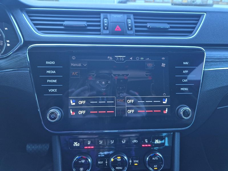 Škoda Superb Combi 2,0TDi 147kw DSG 17ALU - fotka 24 z 41