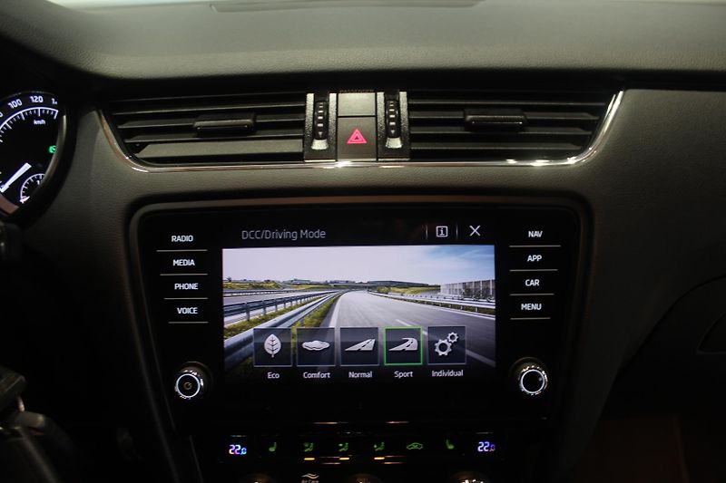 Škoda Octavia (2017) 1.4TSI DSG 110kW STYLE LED  - fotka 32 z 38