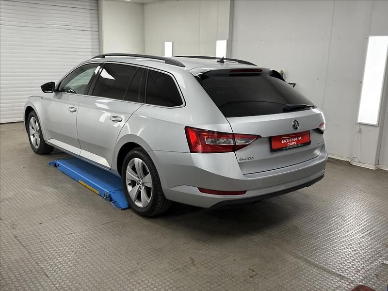Škoda Superb 2,0 TDI ČR DSG NAVI CARPLAY - fotka 4 z 35