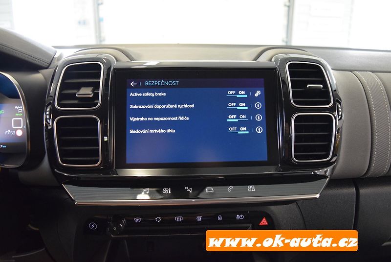 Citroën C5 Aircross HYBRID 225 ě-EAT8 165 kW-DPH - fotka 50 z 68