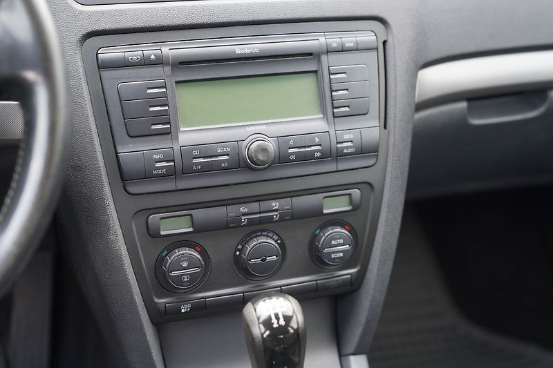 Škoda Octavia 1.6 FSI/116PS/Elegance/kůže/ČR - fotka 31 z 39