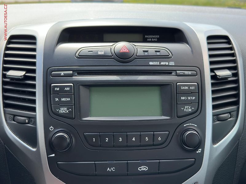 Hyundai ix20 (2014) 1.6i, ČR, AC, TZ - fotka 14 z 17