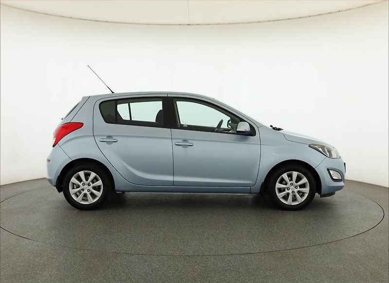 Hyundai i20 (2013) 1.2, Serv.kniha - fotka 6 z 14