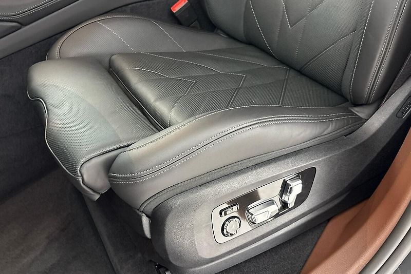 BMW XM 50e - fotka 15 z 26