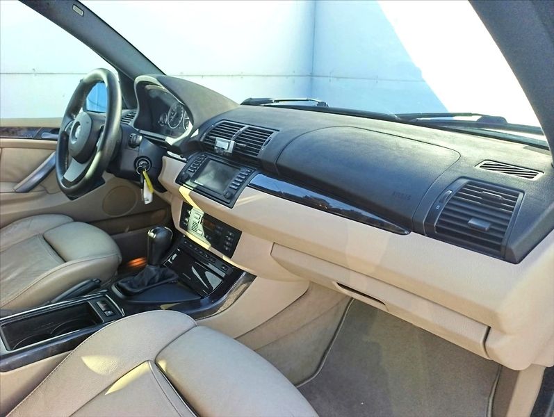 BMW X5 3,0 d 4x4 Automat Kůže Tažné - fotka 27 z 35